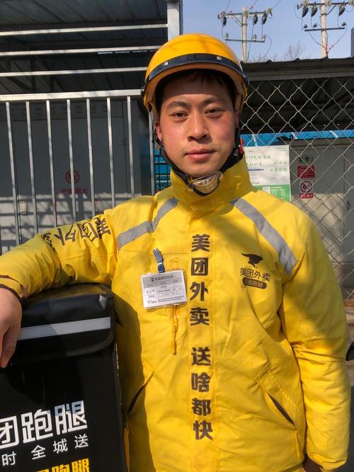 登上美《时代》周刊 中国外卖骑手递送生活希望